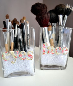 Cool-Make-up-Brush-Storage-Ideas-15